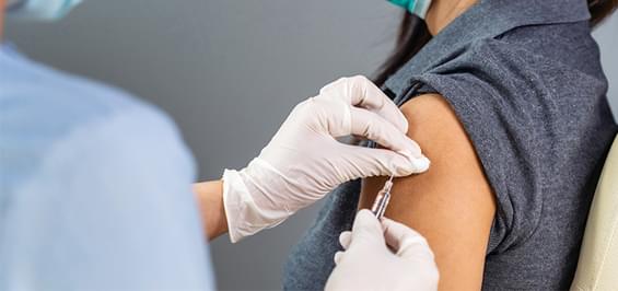 Чи працюють вакцини проти дельта-штаму COVID-19?