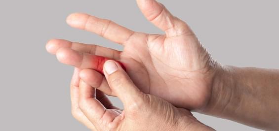 Клацаючий палець (хвороба Нотта): неприємна дрібниця чи привід для занепокоєння?