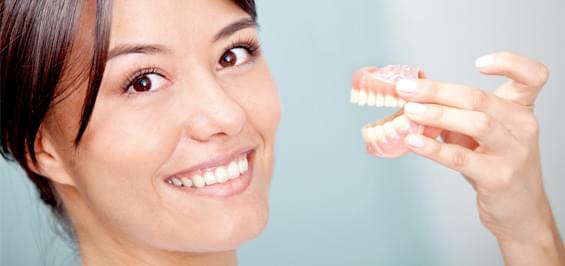 Знімні види протезування зубів